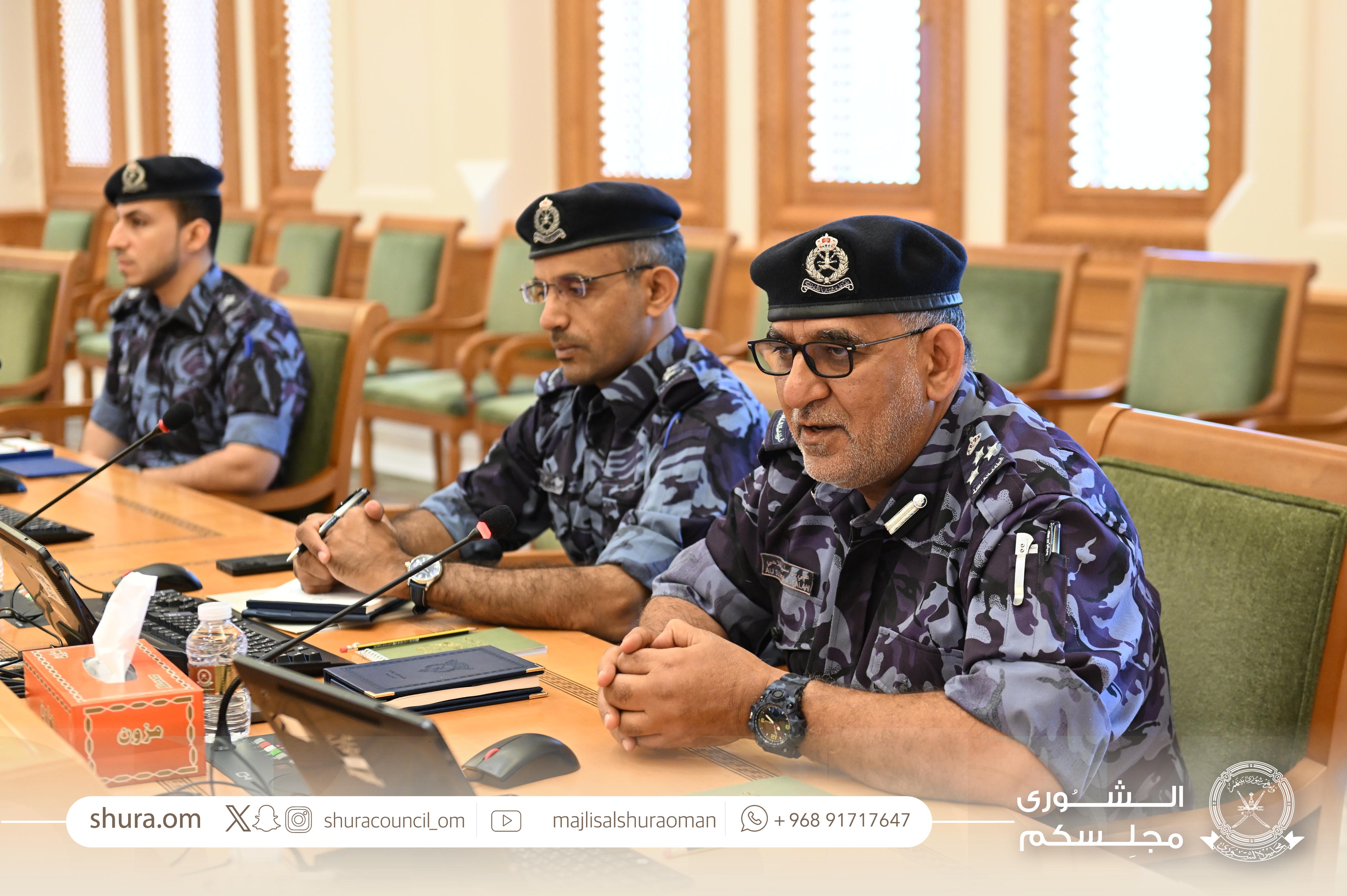 The Services and Public Utilities Committee of the Shura Council discusses solutions to traffic congestion in Muscat Governorate
